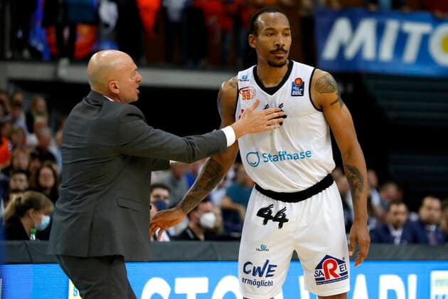 17 04 2022, easyCredit Basketball Bundesliga, BBL, season 2021 2022, men, Syntainics MBC Chemnitz Niners Rodrigo Pastore Headcoach , Niners Chemnitz Leipzig QUARTERBACK Real Estate ARENA Saxony Germany