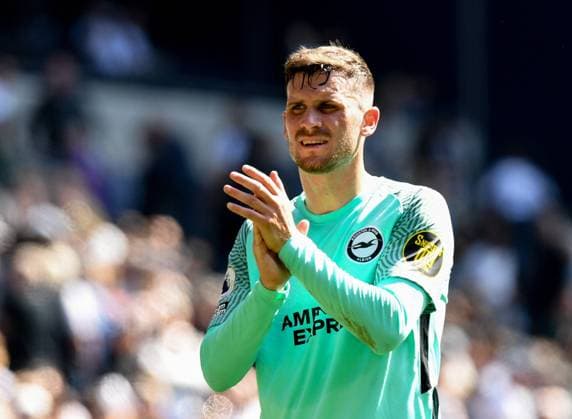 FOOTBALL - 2021 2022 Premier League - Tottenham Hotspur vs Brighton & Hove Albion - Tottenham Hotspur Stadium - Saturday 16th April 2022. Brighton & Hove Albion s Pascal Groß celebrates in front of the fans at the final whistle. COLORSPORT Ashley Western 