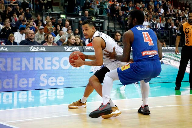 17 04 2022, easyCredit Basketball Bundesliga, BBL, season 2021 2022, men, Syntainics MBC Chemnitz Niners Nelson Weidemann, Niners Chemnitz, Albert Jay English, Syntainics MBC Leipzig QUARTERBACK Real Estate ARENA Saxony Germany