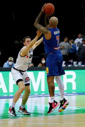 17 04 2022, easyCredit Basketball Bundesliga, BBL, season 2021 2022, men, Syntainics MBC Chemnitz Niners Sergio Kerusch, Syntainics MBC, Mindaugas Susinskas, Niners Chemnitz Leipzig QUARTERBACK Real Estate ARENA Saxony Germany