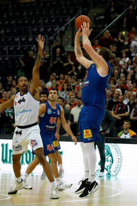 17 04 2022, easyCredit Basketball Bundesliga, BBL, season 2021 2022, men, Syntainics MBC Chemnitz Niners John Bryant, Syntainics MBC, Darion Atkins, Niners Chemnitz Leipzig QUARTERBACK Real Estate ARENA Saxony Germany