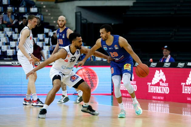 17 04 2022, easyCredit Basketball Bundesliga, BBL, season 2021 2022, men, Syntainics MBC Chemnitz Niners Jamel Morris, Syntainics MBC, Trent Lockett, Niners Chemnitz Leipzig QUARTERBACK Real Estate ARENA Saxony Germany