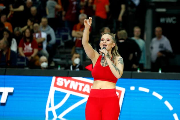 17 04 2022, easyCredit Basketball Bundesliga, BBL, season 2021 2022, men, Syntainics MBC Chemnitz Niners Edith Stehfest, pre game and halftime showact Leipzig QUARTERBACK real estate ARENA Saxony Germany