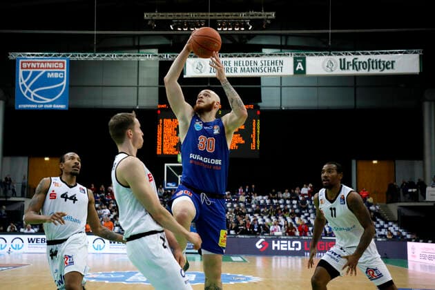 17 04 2022, easyCredit Basketball Bundesliga, BBL, season 2021 2022, men, Syntainics MBC Chemnitz Niners Reggie Upshaw, Syntainics MBC Leipzig QUARTERBACK Real Estate ARENA Saxony Germany