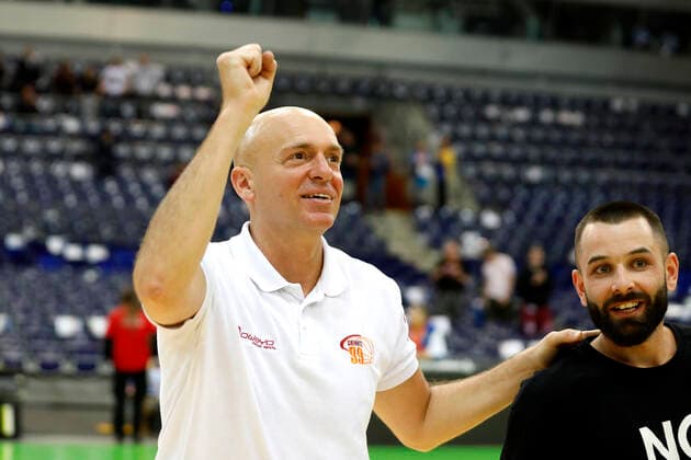17 04 2022, easyCredit Basketball Bundesliga, BBL, season 2021 2022, men, Syntainics MBC Chemnitz Niners Rodrigo Pastore Headcoach , Niners Chemnitz Leipzig QUARTERBACK Real Estate ARENA Saxony Germany