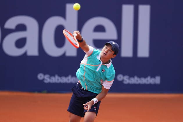 ESP: Barcelona Open Banc, Condfe de Godo Trophy Soonwooi Kwon during the match of Barcelona Open Banc Sabadell, Conde de Godo Trophy between Soonwooi Kwon and Benoit Pairee played at Real Club de Tenis Barccelona on April 18, 2022 in Barcelona, Spain. kpmg Copyright: xBaguxBlancox xxPRESSINPHOTOtx DSC09363