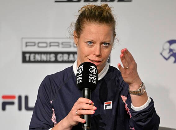 Laura Siegemund GER in interview microphone logo gesture gesture tennis ladies Porsche Cup Porsche Tennis Grand Prix GP Stuttgart 2022 Porsche Arena 18 04 2022 DFL REGULATIONS PROHIBIT ANY USE OF PHOTOGRAPHS AS IMAGE SEQUENCES AND OR QUASI VIDEO Porsche Tennis Grand Prix GP Stuttgart 2022