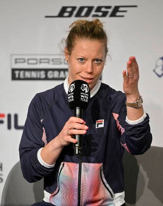 Laura Siegemund GER in interview microphone logo gesture gesture tennis ladies Porsche Cup Porsche Tennis Grand Prix GP Stuttgart 2022 Porsche Arena 18 04 2022 DFL REGULATIONS PROHIBIT ANY USE OF PHOTOGRAPHS AS IMAGE SEQUENCES AND OR QUASI VIDEO Porsche Tennis Grand Prix GP Stuttgart 2022