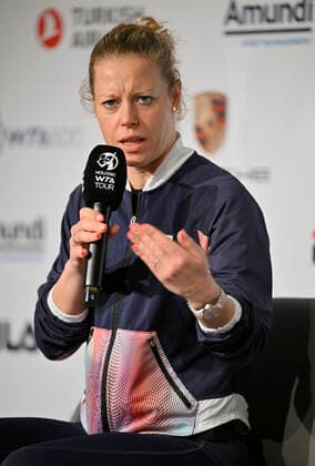 Laura Siegemund GER in interview microphone logo gesture gesture tennis ladies Porsche Cup Porsche Tennis Grand Prix GP Stuttgart 2022 Porsche Arena 18 04 2022 DFL REGULATIONS PROHIBIT ANY USE OF PHOTOGRAPHS AS IMAGE SEQUENCES AND OR QUASI VIDEO Porsche Tennis Grand Prix GP Stuttgart 2022
