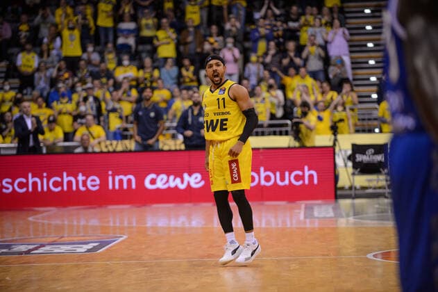 Phil Pressey 11 EWE Baskets Oldenburg during the game EWE Baskets Oldenburg vs Fraport Skyliners Frankfurt Basketball, BBL, season 2021 2022, 31 match day, 18 04 2022 Copyright xErikxHillmer EIBNERx EP EHR EWE Baskets Oldenburg vs Fraport Skyliners Frankfurt Basketball, BBL, season 2021 2022, 31 match day, 18 04 2022 Oldenburg Copyright: xErikxHillmer EIBNERx EP_EHR