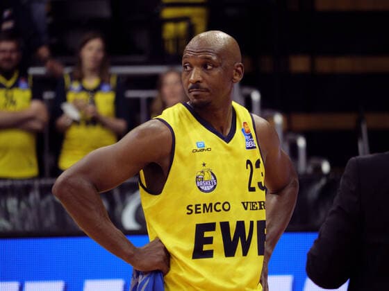 Rickey Paulding 23 EWE Baskets Oldenburg after the game EWE Baskets Oldenburg vs Fraport Skyliners Frankfurt Basketball, BBL, 2021 2022 season, 31 match day, 18 04 2022 Copyright xErikxHillmer EIBNERx EP EHR EWE Baskets Oldenburg vs Fraport Skyliners Frankfurt Basketball, BBL, 2021 2022 season, 31 match day, 18 04 2022 Oldenburg Copyright: xErikxHillmer EIBNERx EP_EHR