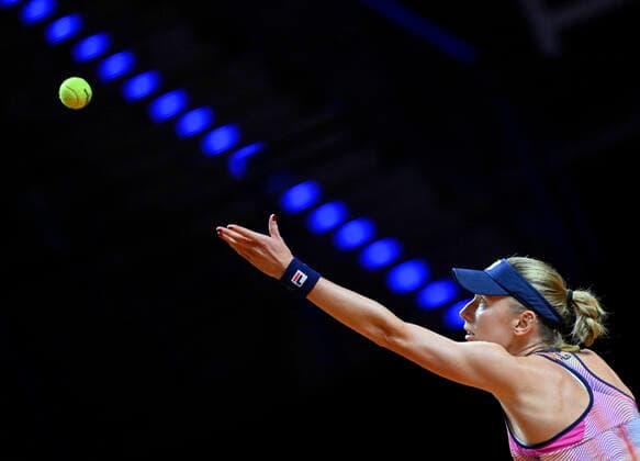 Ekaterina Alexandrova RUS Serve Action Tennis Women Porsche Cup Porsche Tennis Grand Prix GP Stuttgart 2022 Porsche Arena 18 04 2022 DFL REGULATIONS PROHIBIT ANY USE OF PHOTOGRAPHS AS IMAGE SEQUENCES AND OR QUASI VIDEO Porsche Tennis Grand Prix GP Stuttgart 2022