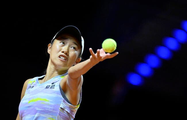 Shuai Zhang CHN serve action tennis ladies Porsche Cup Porsche Tennis Grand Prix GP Stuttgart 2022 Porsche Arena 18 04 2022 DFL REGULATES PROHIBIT ANY USE OF PHOTOGRAPHS AS IMAGE SEQUENCES AND OR QUASI VIDEO Porsche Tennis Grand Prix GP Stuttgart 2022