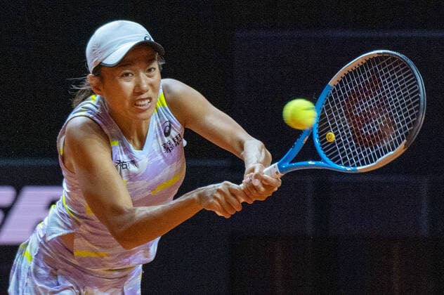 Sihuai Zhang CHN Germany, Stuttgart, 18 04 2022, Tennis, Porsche Tennis Grand Prix, 2022, Round 1, S Zhang CHN E Alexandrova, Porsche Arena Foto A2 Bildagentur Peter Hartenfelser