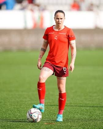 Thun, Switzerland, April 12th 2022: Geraldine Reuteler (6 Switzerland) in action during the Womens World Cup Qualifier football match between Switzerland and Italy at Stockhorn Arena in Thun, Switzerland. Daniela Porcelli SPP Switzerland v Italy - World Cup Qualifier - Stockhorn Arena 
