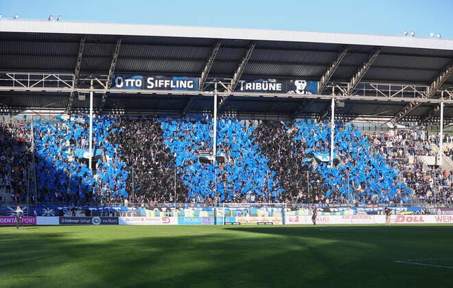 18 04 2022, xdcx, football 3 league, SV Waldhof Mannheim SC Freiburg U23 II, emspor, bespor, sespor, v l , fans of Waldhof Mannheim, fans,mood, scarves, jerseys, emotions DFL DFB REGULATIONS PROHIBIT ANY USE OF PHOTOGRAPHS AS IMAGE SEQUENCES AND OR QUASI VIDEO Copyright: HMBxMedia