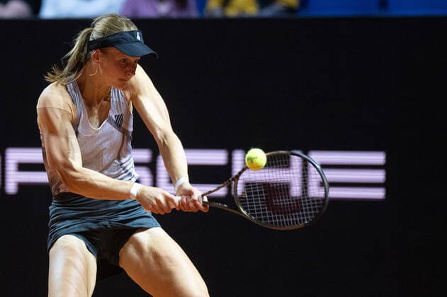 Liudmila Samsonova Germany, Stuttgart, 18 04 2022, Tennis, Porsche Tennis Grand Prix, 2022, Round 1, L Samsonova C Paquet FRA , Porsche Arena Foto A2 Bildagentur Peter Hartenfelser