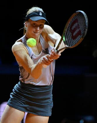 Liudmila Samsonova RUS Action Tennis Women Porsche Cup Porsche Tennis Grand Prix GP Stuttgart 2022 Porsche Arena 18 04 2022 DFL REGULATES PROHIBIT ANY USE OF PHOTOGRAPHS AS IMAGE SEQUENCES AND OR QUASI VIDEO Porsche Tennis Grand Prix GP Stuttgart 2022