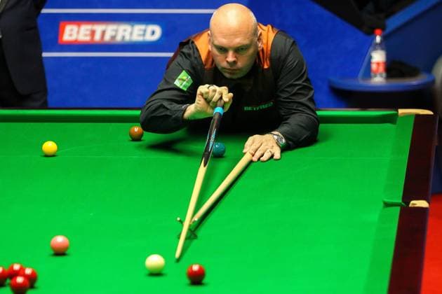 Sport Themen der Woche KW16 Sport Bilder des Tages Snooker World Snooker Champ 2022 Stuart Bingham racks up a 3 fram lead in his 1st session over Lyu Haotian during Round One of the Betfred World Snooker Championship 2022 at the Crucible Theatre, Sheffield, United Kingdom on 18 April 2022. Sheffield Crucible Theatre South Yorkshire United Kingdom Editorial use only , Copyright: xColinxPoultneyx PSI-15043-0282