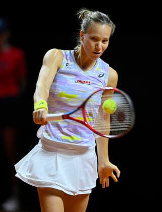 Viktorija Golubic SUI Action Tennis Women Porsche Cup Porsche Tennis Grand Prix GP Stuttgart 2022 Porsche Arena 19 04 2022 DFL REGULATES PROHIBIT ANY USE OF PHOTOGRAPHS AS IMAGE SEQUENCES AND OR QUASI VIDEO Porsche Tennis Grand Prix GP Stuttgart 2022