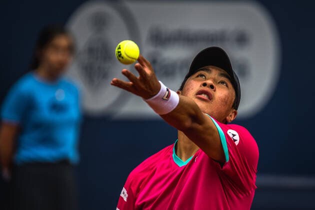 April 19, 2022, Barcelona, Catalonia, Spain: BRANDON NAKASHIMA (USA) serves against Casper Ruud (NOR) during round 1 of the Barcelona Open Banc Sabadell 2022. Ruud wins 6:3, 6:2. Barcelona Spain - ZUMAo105 20220419_zap_o105_015 Copyright: xMatthiasxOesterlex