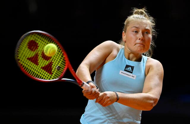 Nastasja Schunk GER Action Tennis Women Porsche Cup Porsche Tennis Grand Prix GP Stuttgart 2022 Porsche Arena 19 04 2022 DFL REGULATIONS PROHIBIT ANY USE OF PHOTOGRAPHS AS IMAGE SEQUENCES AND OR QUASI VIDEO Porsche Tennis Grand Prix GP Stuttgart 2022