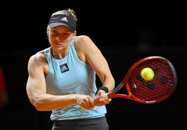 Elena Rybakina KAZ Action Tennis Women Porsche Cup Porsche Tennis Grand Prix GP Stuttgart 2022 Porsche Arena 19 04 2022 DFL REGULATES PROHIBIT ANY USE OF PHOTOGRAPHS AS IMAGE SEQUENCES AND OR QUASI VIDEO Porsche Tennis Grand Prix GP Stuttgart 2022