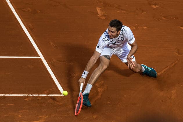 April 19, 2022, Barcelona, Catalonia, Spain: EGOR GERASIMOV (BLR) returns the ball to Cameron Norrie (GBR) during round 2 of the Barcelona Open Banc Sabadell 2022. Barcelona Spain - ZUMAo105 20220419_zap_o105_052 Copyright: xMatthiasxOesterlex