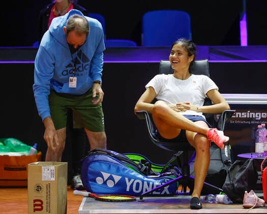 Emma Raducanu and trainer, coach Torben Beltz, training tennis Porsche Tennis Grand Prix 2022 WTA Porsche Arena Stuttgart Germany 20 April 2022 Copyright: xJuergenxHasenkopfx