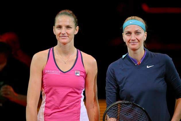 Petra Kvitova CZE right and Karolina Pliskova CZE left Tennis Women Porsche Cup Porsche Tennis Grand Prix GP Stuttgart 2022 Porsche Arena 20 04 2022 DFL REGULATES PROHIBIT ANY USE OF PHOTOGRAPHS AS IMAGE SEQUENCES AND OR QUASI VIDEO Porsche Tennis Grand Prix GP Stuttgart 2022