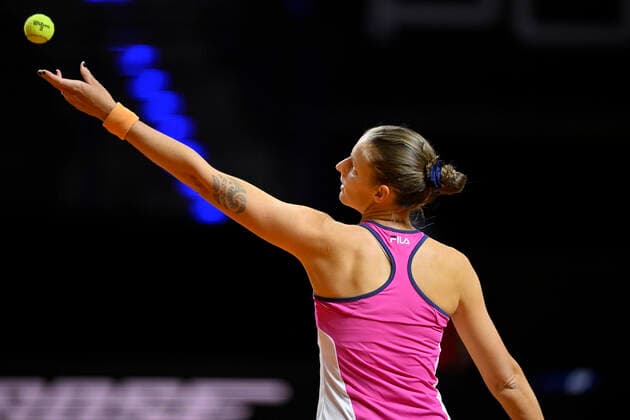 Karolina Pliskova CZE Serve Action Tennis Women Porsche Cup Porsche Tennis Grand Prix GP Stuttgart 2022 Porsche Arena 20 04 2022 DFL REGULATES PROHIBIT ANY USE OF PHOTOGRAPHS AS IMAGE SEQUENCES AND OR QUASI VIDEO Porsche Tennis Grand Prix GP Stuttgart 2022