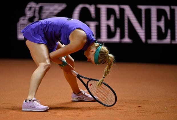 Petra Kvitova CZE entaeuscht Tennis Damen Porsche Cup Porsche Tennis Grand Prix GP Stuttgart 2022 Porsche Arena 20 04 2022 DFL REGULATIONS PROHIBIT ANY USE OF PHOTOGRAPHS AS IMAGE SEQUENCES AND OR QUASI VIDEO Porsche Tennis Grand Prix GP Stuttgart 2022
