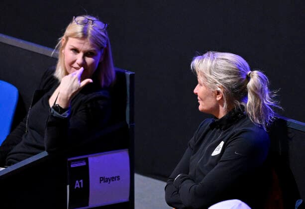 Sporting Director Anke Huber left in discussion Discussion with Team Principal Barbara Rittner Tennis Women Porsche Cup Porsche Tennis Grand Prix GP Stuttgart 2022 Porsche Arena 20 04 2022 DFL REGULATES PROHIBIT ANY USE OF PHOTOGRAPHS AS IMAGE SEQUENCES AND OR QUASI VIDEO Porsche Tennis Grand Prix GP Stuttgart 2022