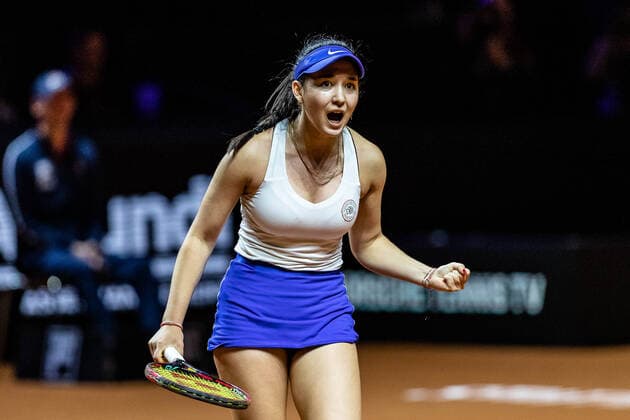 Eva Lys with victory fist, Germany, Germany Tennis Women Porsche Cup Porsche Tennis Grand Prix GP Stuttgart 2022 Porsche Arena 20 04 2022 Porsche Tennis Grand Prix Stuttgart 2022, 20 04 2022 Stuttgart Copyright: xEibner-Pressefoto RogerxBuerkex EP_EER