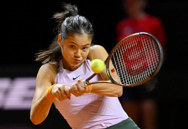 Elena Raducanu GBR Action Tennis Women Porsche Cup Porsche Tennis Grand Prix GP Stuttgart 2022 Porsche Arena 20 04 2022 DFL REGULATES PROHIBIT ANY USE OF PHOTOGRAPHS AS IMAGE SEQUENCES AND OR QUASI VIDEO Porsche Tennis Grand Prix GP Stuttgart 2022