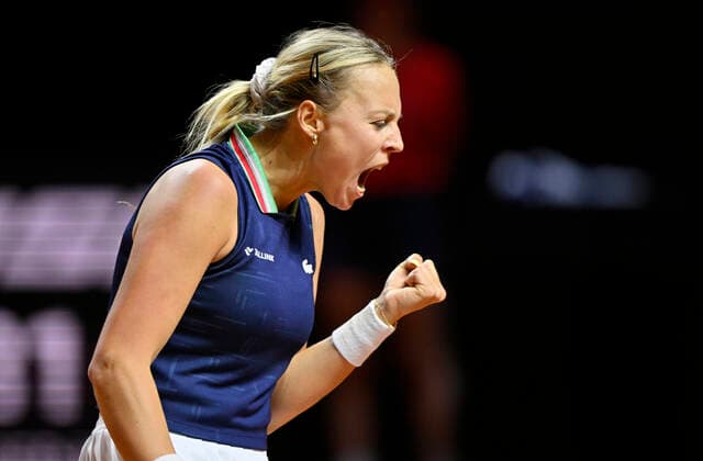 Anett Kontaveit EST Cheer Joy Emotion Tennis Women Porsche Cup Porsche Tennis Grand Prix GP Stuttgart 2022 Porsche Arena 20 04 2022 DFL REGULATIONS PROHIBIT ANY USE OF PHOTOGRAPHS AS IMAGE SEQUENCES AND OR QUASI VIDEO Porsche Tennis Grand Prix GP Stuttgart 2022