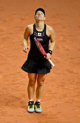 Angelique Kerber GER disappointed Tennis Women Porsche Cup Porsche Tennis Grand Prix GP Stuttgart 2022 Porsche Arena 20 04 2022 DFL REGULATES PROHIBIT ANY USE OF PHOTOGRAPHS AS IMAGE SEQUENCES AND OR QUASI VIDEO Porsche Tennis Grand Prix GP Stuttgart 2022