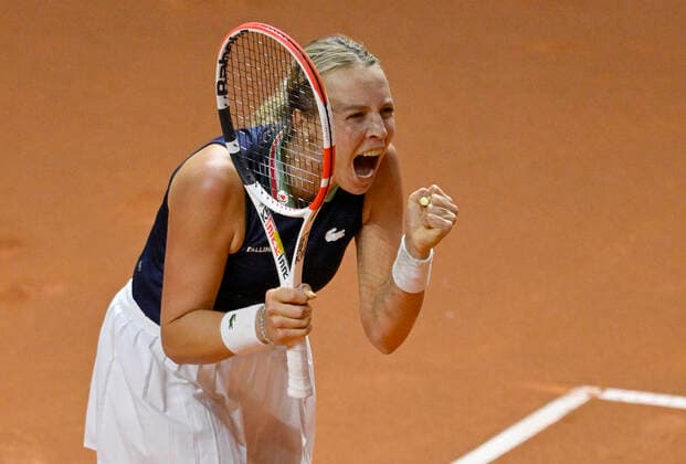 Anett Kontaveit EST Cheer Joy Emotion Tennis Women Porsche Cup Porsche Tennis Grand Prix GP Stuttgart 2022 Porsche Arena 20 04 2022 DFL REGULATIONS PROHIBIT ANY USE OF PHOTOGRAPHS AS IMAGE SEQUENCES AND OR QUASI VIDEO Porsche Tennis Grand Prix GP Stuttgart 2022