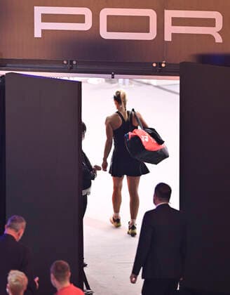 Angelique Kerber GER leaves court disappointed Tennis Women Porsche Cup Porsche Tennis Grand Prix GP Stuttgart 2022 Porsche Arena 20 04 2022 DFL REGULATES PROHIBIT ANY USE OF PHOTOGRAPHS AS IMAGE SEQUENCES AND OR QUASI VIDEO Porsche Tennis Grand Prix GP Stuttgart 2022
