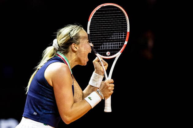 Anett Kontaveit defeats Angelique Kerber Victory cry of Anett Kontaveit Tennis Women Porsche Cup Porsche Tennis Grand Prix GP Stuttgart 2022 Porsche Arena 20 04 2022 Porsche Tennis Grand Prix Stuttgart 2022, 20 04 2022 Stuttgart, Germany. Copyright: xEibner-Pressefoto RogerxBuerkex EP_EER