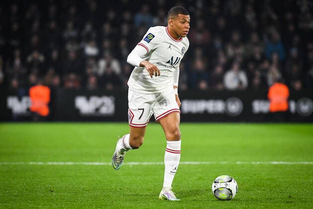 April 20, 2022, Angers, France, France: Kylian MBAPPE of PSG during the Ligue 1 match between Angers SCO and Paris Saint-Germain (PSG) at Raymond-Kopa stadium on April 20, 2022 in Angers, France. Angers France - ZUMAm308 20220420_zsp_m308_002 Copyright: xMatthieuxMirvillex