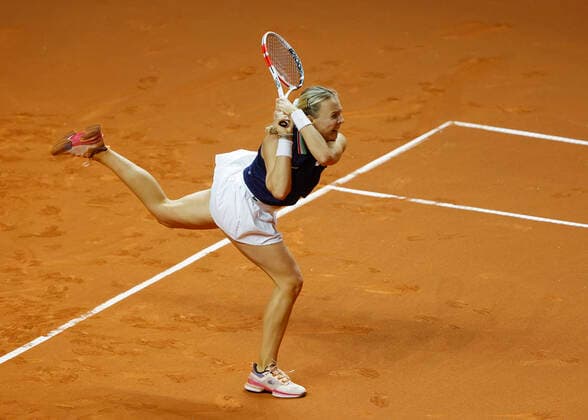 Anett Kontaveit, from above Tennis Porsche Tennis Grand Prix 2022 WTA Porsche Arena Stuttgart Germany 20 April 2022 Copyright: xJuergenxHasenkopfx