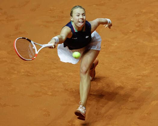 Anett Kontaveit, from above Tennis Porsche Tennis Grand Prix 2022 WTA Porsche Arena Stuttgart Germany 20 April 2022 Copyright: xJuergenxHasenkopfx