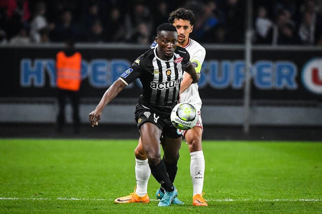 April 20, 2022, Angers, France, France: Casimir NINGA of Angers and MARQUINHOS of PSG during the Ligue 1 match between Angers SCO and Paris Saint-Germain (PSG) at Raymond-Kopa stadium on April 20, 2022 in Angers, France. Angers France - ZUMAm308 20220420_zsp_m308_012 Copyright: xMatthieuxMirvillex