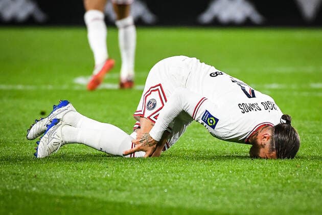 April 20, 2022, Angers, France, France: Sergio RAMOS of PSG looks dejected during the Ligue 1 match between Angers SCO and Paris Saint-Germain (PSG) at Raymond-Kopa stadium on April 20, 2022 in Angers, France. Angers France - ZUMAm308 20220420_zsp_m308_014 Copyright: xMatthieuxMirvillex