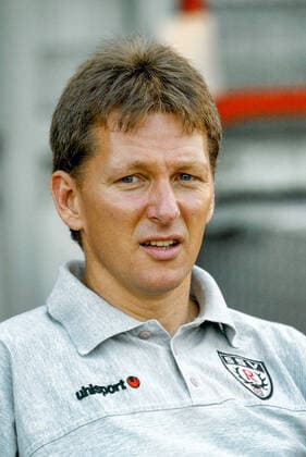 Aus DFB Pokal Eintracht Braunschweig - SSV Reutlingen 1:2 am 30.08.2002. Im Foto: SSV Trainer Frank Wormuth *** From DFB Cup Eintracht Braunschweig SSV Reutlingen 1 2 on 30 08 2002 In photo SSV coach Frank Wormuth