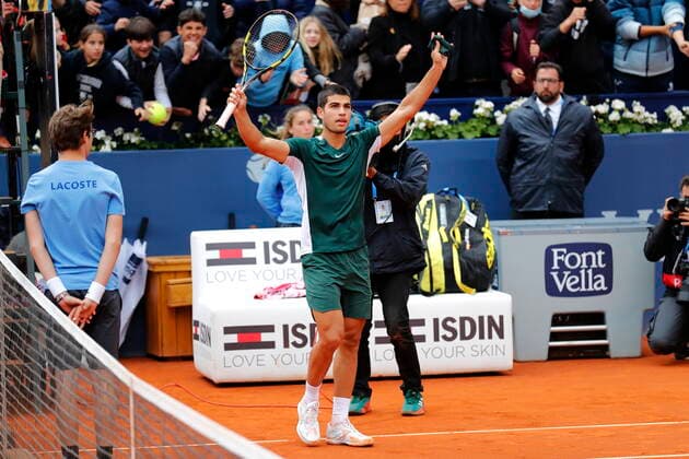 Carlos Alcaraz (ESP), APRIL20, 2022 - Tennis : Carlos Alcaraz of Spain celebrate after winning singles 2nd round match against Soon-woo Kwon of South Korea on the Barcelona Open Banc Sabadell tennis tournament at the Real Club de Tenis de Barcelona in Barcelona, Spain.  (0156451877st)
