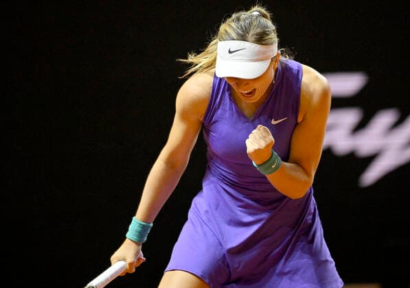 Paula Badosa ESP Jubel Freude Emotion Tennis Damen Porsche Cup Porsche Tennis Grand Prix GP Stuttgart 2022 Porsche Arena 21 04 2022 DFL REGULATIONS PROHIBIT ANY USE OF PHOTOGRAPHS AS IMAGE SEQUENCES AND OR QUASI VIDEO Porsche Tennis Grand Prix GP Stuttgart 2022