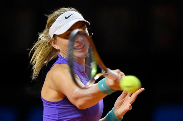 Paula Badosa ESP Action Tennis Women Porsche Cup Porsche Tennis Grand Prix GP Stuttgart 2022 Porsche Arena 21 04 2022 DFL REGULATIONS PROHIBIT ANY USE OF PHOTOGRAPHS AS IMAGE SEQUENCES AND OR QUASI VIDEO Porsche Tennis Grand Prix GP Stuttgart 2022