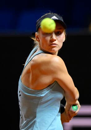 Elena Rybakina KAZ Action Tennis Women Porsche Cup Porsche Tennis Grand Prix GP Stuttgart 2022 Porsche Arena 21 04 2022 DFL REGULATES PROHIBIT ANY USE OF PHOTOGRAPHS AS IMAGE SEQUENCES AND OR QUASI VIDEO Porsche Tennis Grand Prix GP Stuttgart 2022